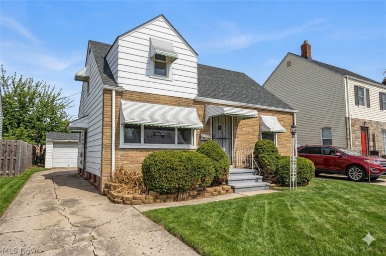 22501 Arms Avenue, Euclid, OH - Photo 2