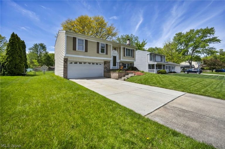 8600 Brentwood Drive, Olmsted Twp, OH - Photo 2