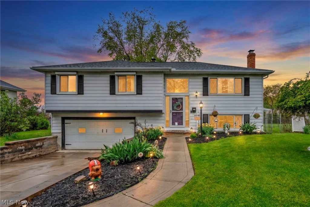 36729 Lakehurst Drive, Eastlake, OH