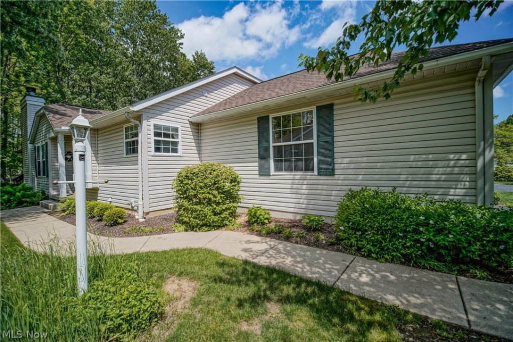 2917 Windsor Court #106, Stow, OH