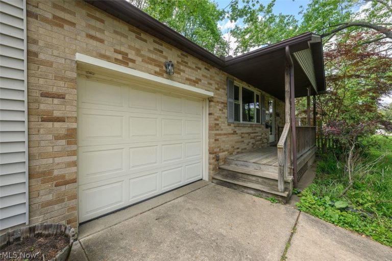 905 Pineview Avenue, North Canton, OH - Photo 4