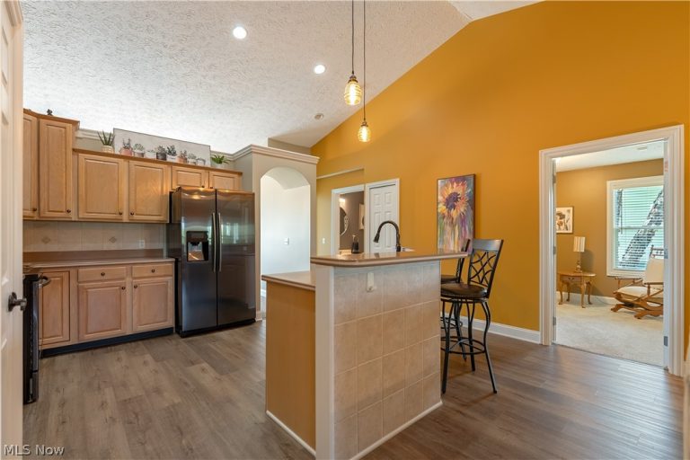 4732 Helmsworth Drive, Canton, OH - Photo 8