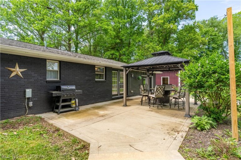 3190 Irish Road, Magnolia, OH - Photo 3