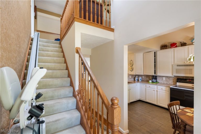 1702 Southpointe Circle, Canton, OH - Photo 5
