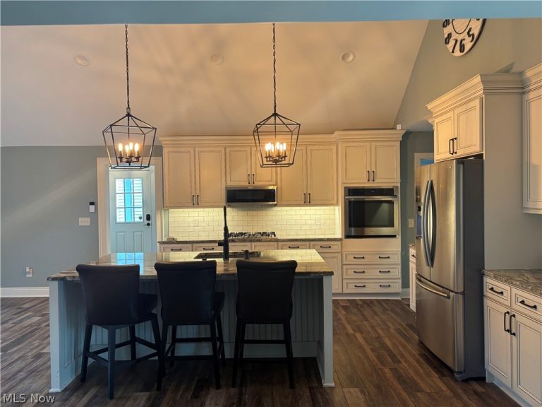 7050 Wilson Mills Road, Chesterland, OH - Photo 6