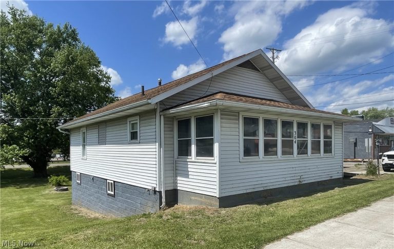 304 Dewey Avenue, Cambridge, OH - Photo 2