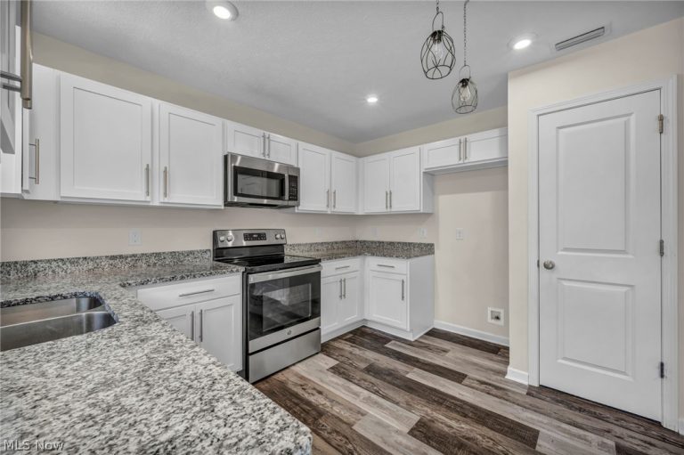 189 Alexander Drive, Elyria, OH - Photo 5