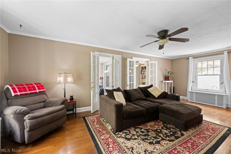 956 Englewood Road, Cleveland Heights, OH - Photo 3