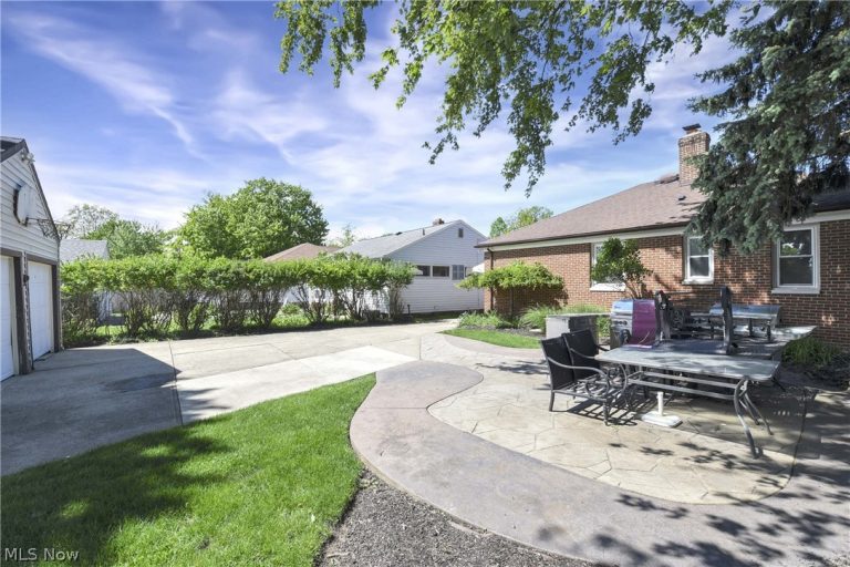 6483 Fernhurst Avenue, Parma Heights, OH - Photo 8