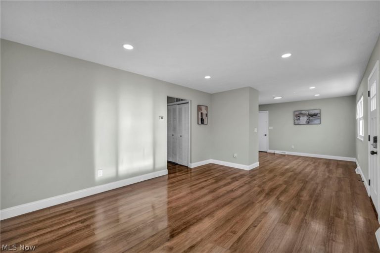 1074 168th Street, Cleveland, OH - Photo 8