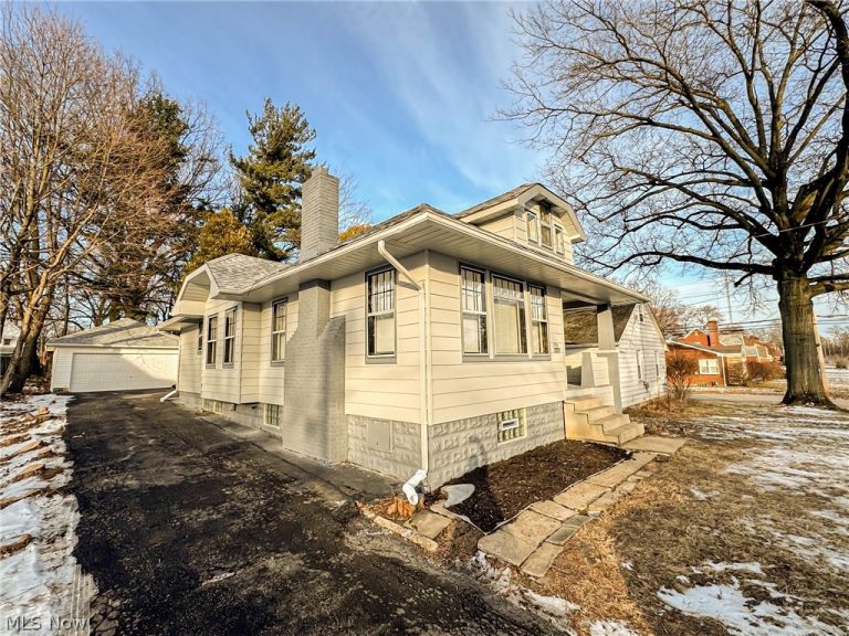 196 Maywood Drive, Youngstown, OH - Photo 2