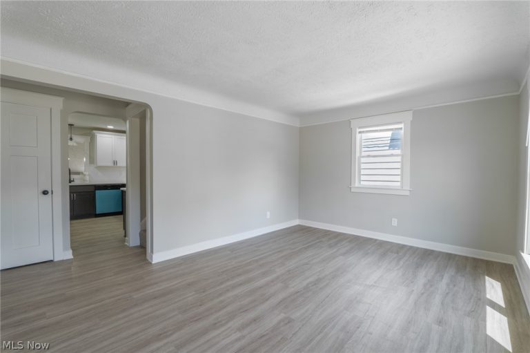 37 Arlington Circle, Wickliffe, OH - Photo 3