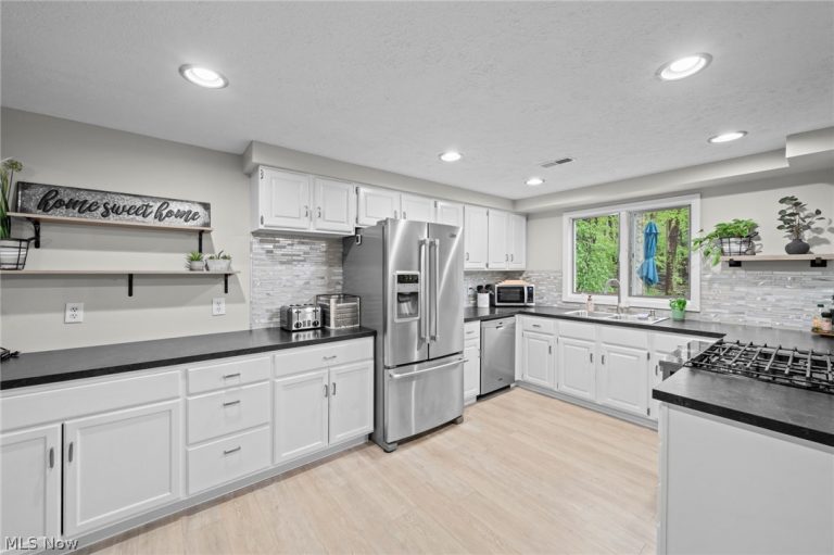 4542 Briarcliff Trail, Copley, OH - Photo 8