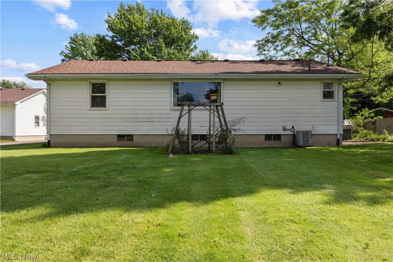 835 Columbia Drive, Amherst, OH - Photo 5