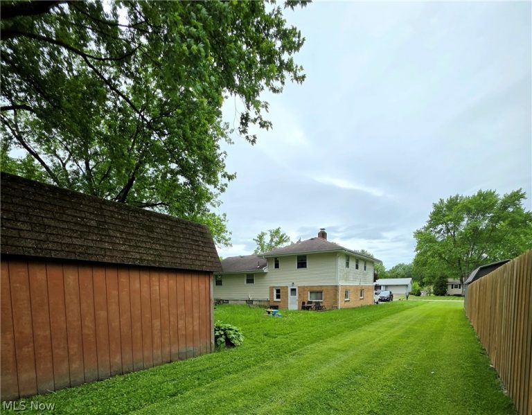 5926 Louise Avenue, Champion, OH - Photo 3