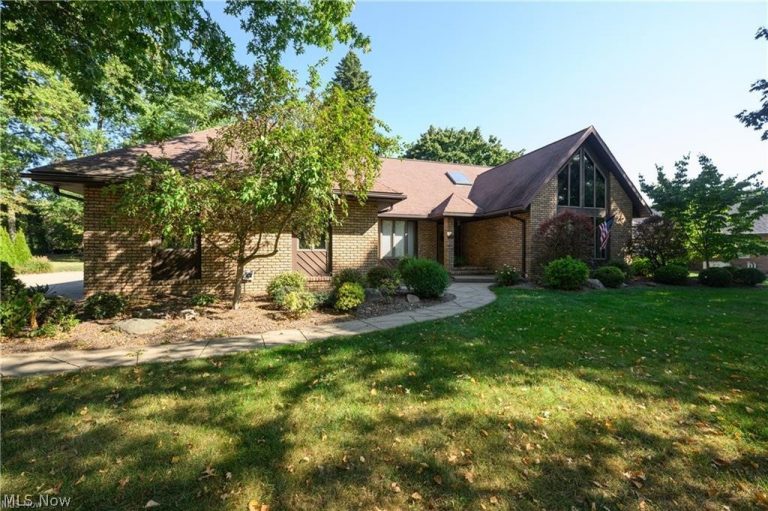 963 Mansion Circle, Barberton, OH - Photo 2