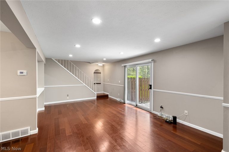 10297 Independence Drive, North Royalton, OH - Photo 5