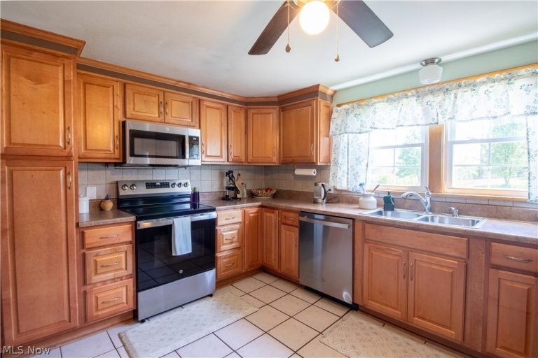 10381 Portage Street, Canal Fulton, OH - Photo 8