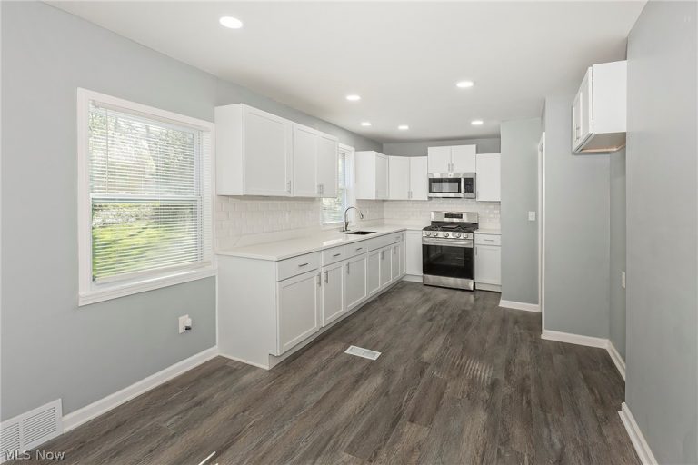 1259 Hereford Road, Cleveland Heights, OH - Photo 5