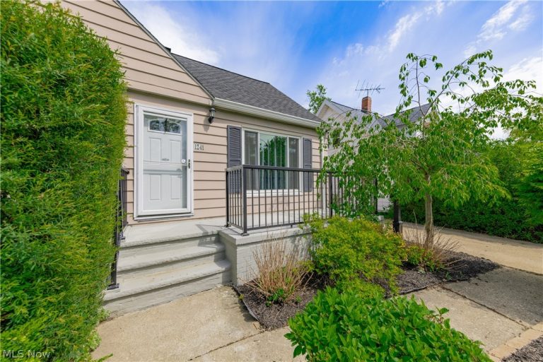1241 Sunset Road, Mayfield Heights, OH - Photo 3