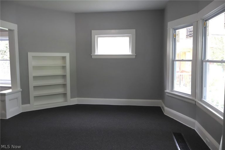 13302 Beachwood Avenue, Cleveland, OH - Photo 2