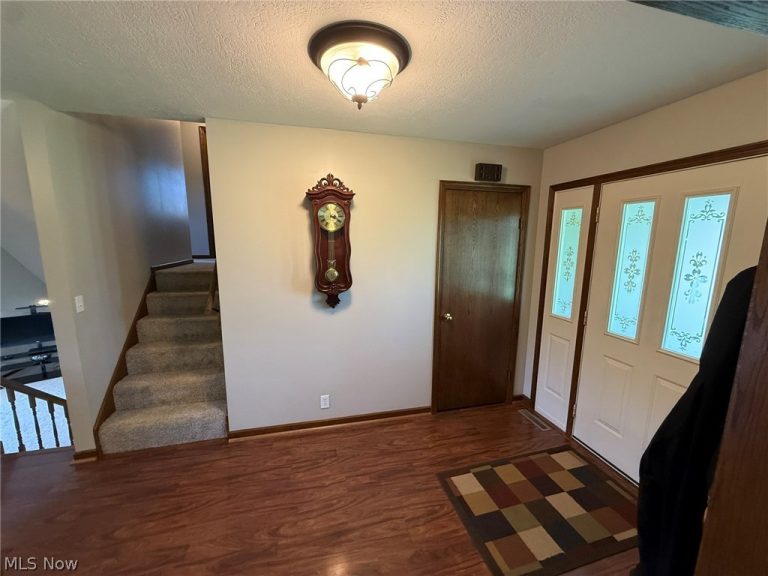 2462 Yorkview Road, New Philadelphia, OH - Photo 2