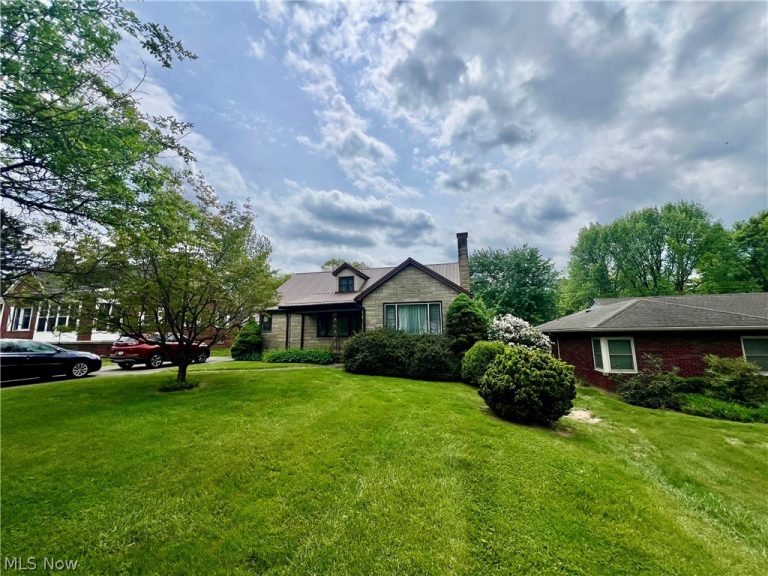 528 Harding Road, Zanesville, OH - Photo 2