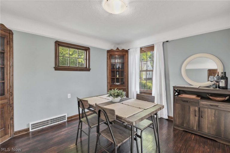 15027 Rosemary Avenue, Cleveland, OH - Photo 3