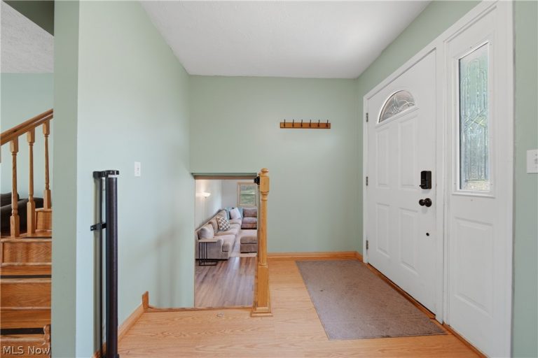 11205 Merrimack Avenue, Hartville, OH - Photo 2