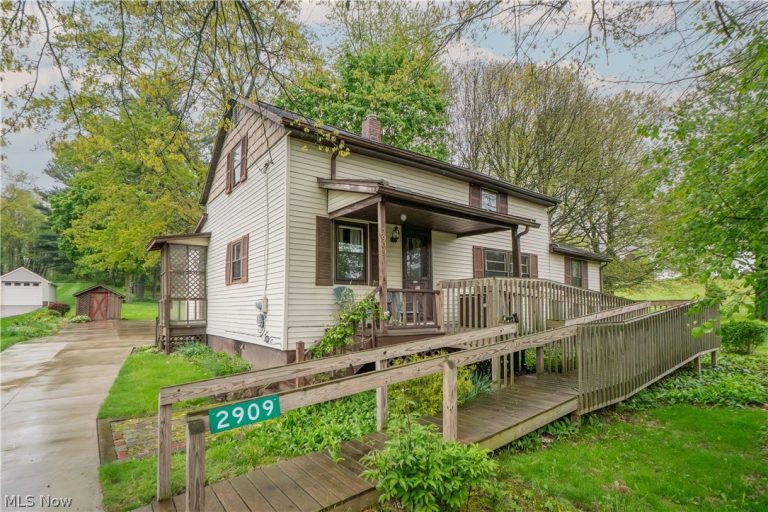 2909 Sanitarium Road, Akron, OH - Photo 2