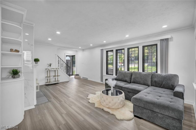 3741 Woodridge Road, Cleveland Heights, OH - Photo 8