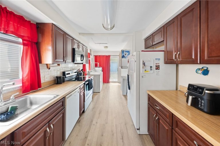 4122 145th Street, Cleveland, OH - Photo 2