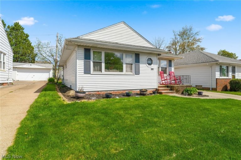 12023 Maple Leaf Drive, Garfield Heights, OH - Photo 4