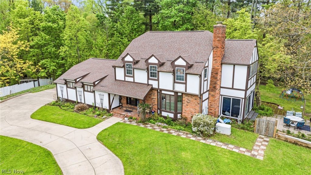 6453 Old Woods Road, Ashtabula, OH