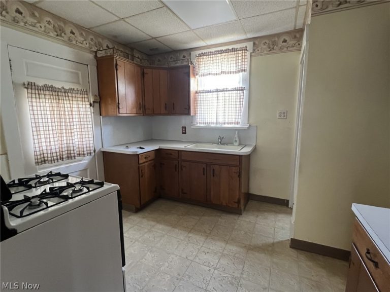 1526 Bryan Avenue, Canton, OH - Photo 4
