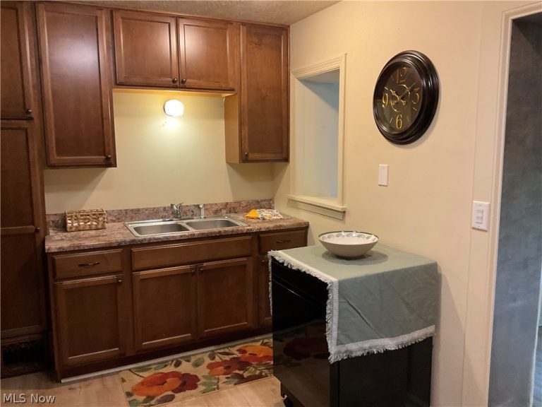 817 Broad Street, Conneaut, OH - Photo 2