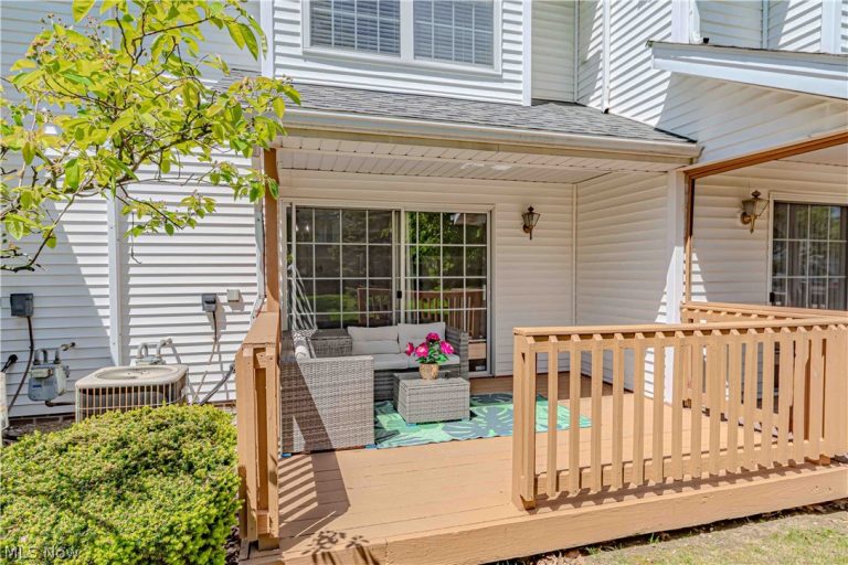 6735 Columbine Court, Middleburg Heights, OH - Photo 3