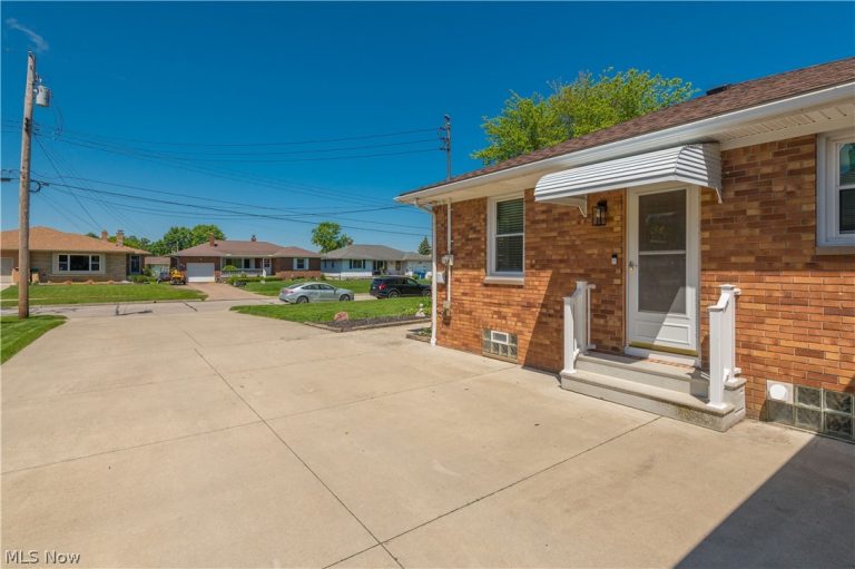 3209 Tressa Avenue, Lorain, OH - Photo 6