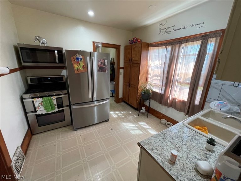 3810 Biddulph Avenue, Cleveland, OH - Photo 6
