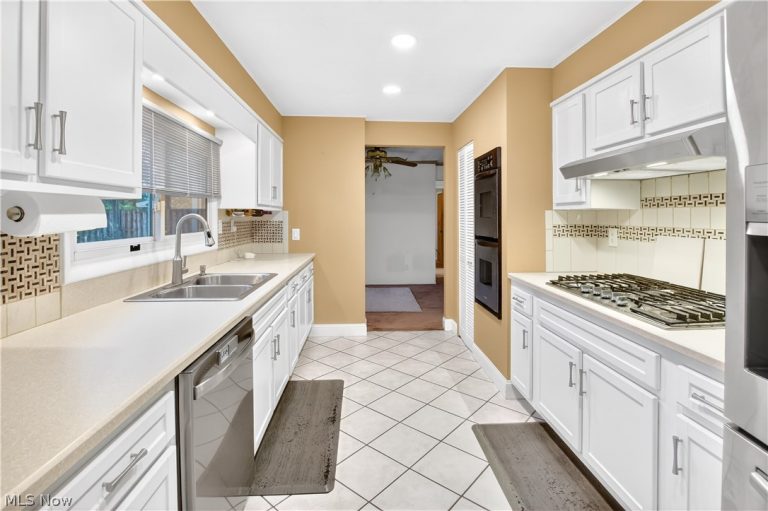 9205 130th Street, North Royalton, OH - Photo 5
