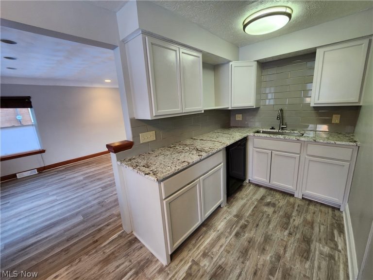 2452 Bromley Road, University Heights, OH - Photo 8