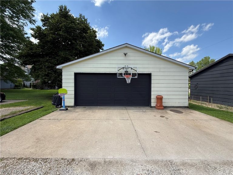 1033 Eastport Avenue, Uhrichsville, OH - Photo 4