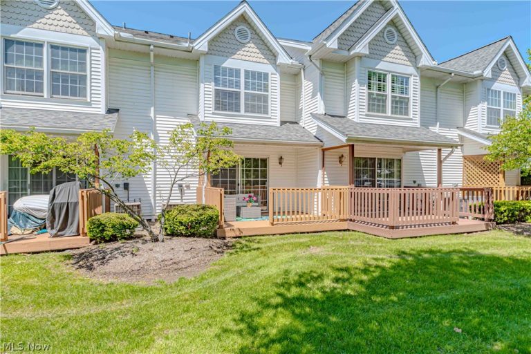 6735 Columbine Court, Middleburg Heights, OH - Photo 4