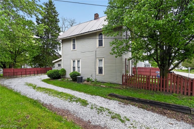 402 Vine Street, Ashland, OH - Photo 2