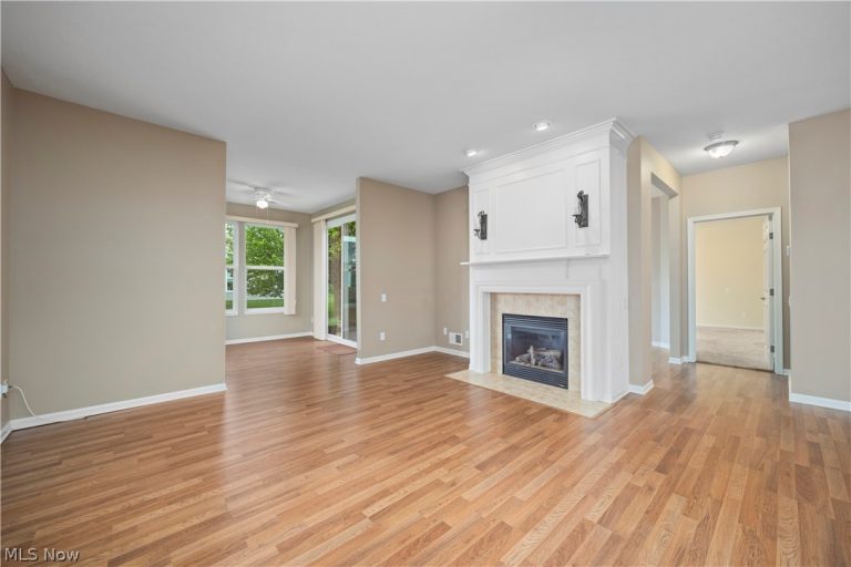 9428 Drury Way, North Ridgeville, OH - Photo 6