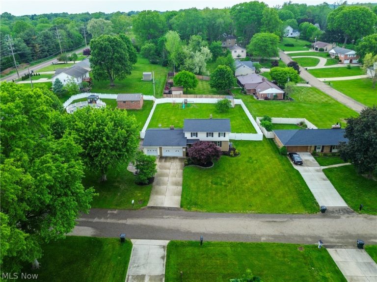 2635 Daffodil Street, Canton, OH - Photo 4