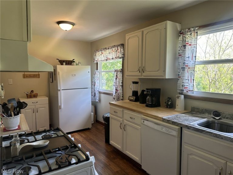459 Elizabeth Pike, Mineral Wells, WV - Photo 6