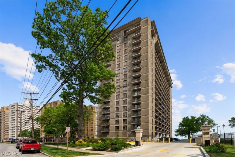 12500 Edgewater Drive #1106, Lakewood, OH, 44107