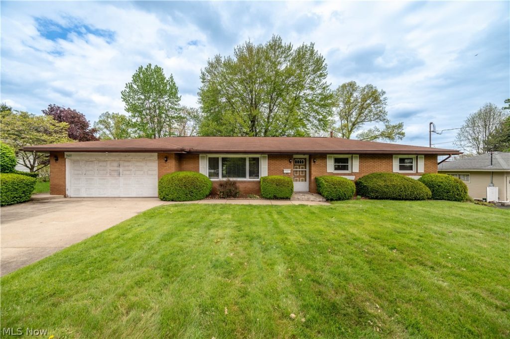 7627 Catherine Street, Masury, OH