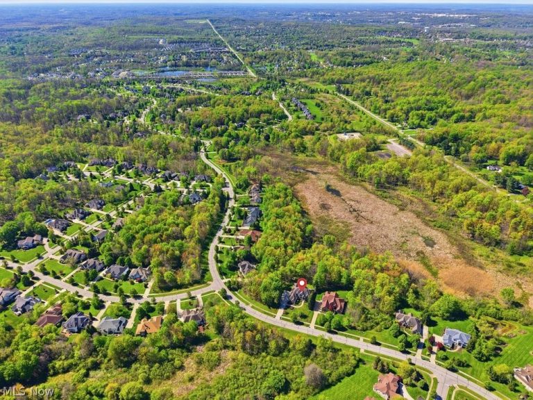 7312 Stockwood Drive, Solon, OH - Photo 8